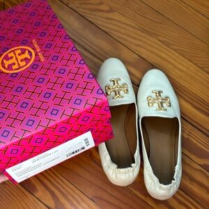 Size 8 Tory Burch Eleanor loafer new cream leather loafer gently worn